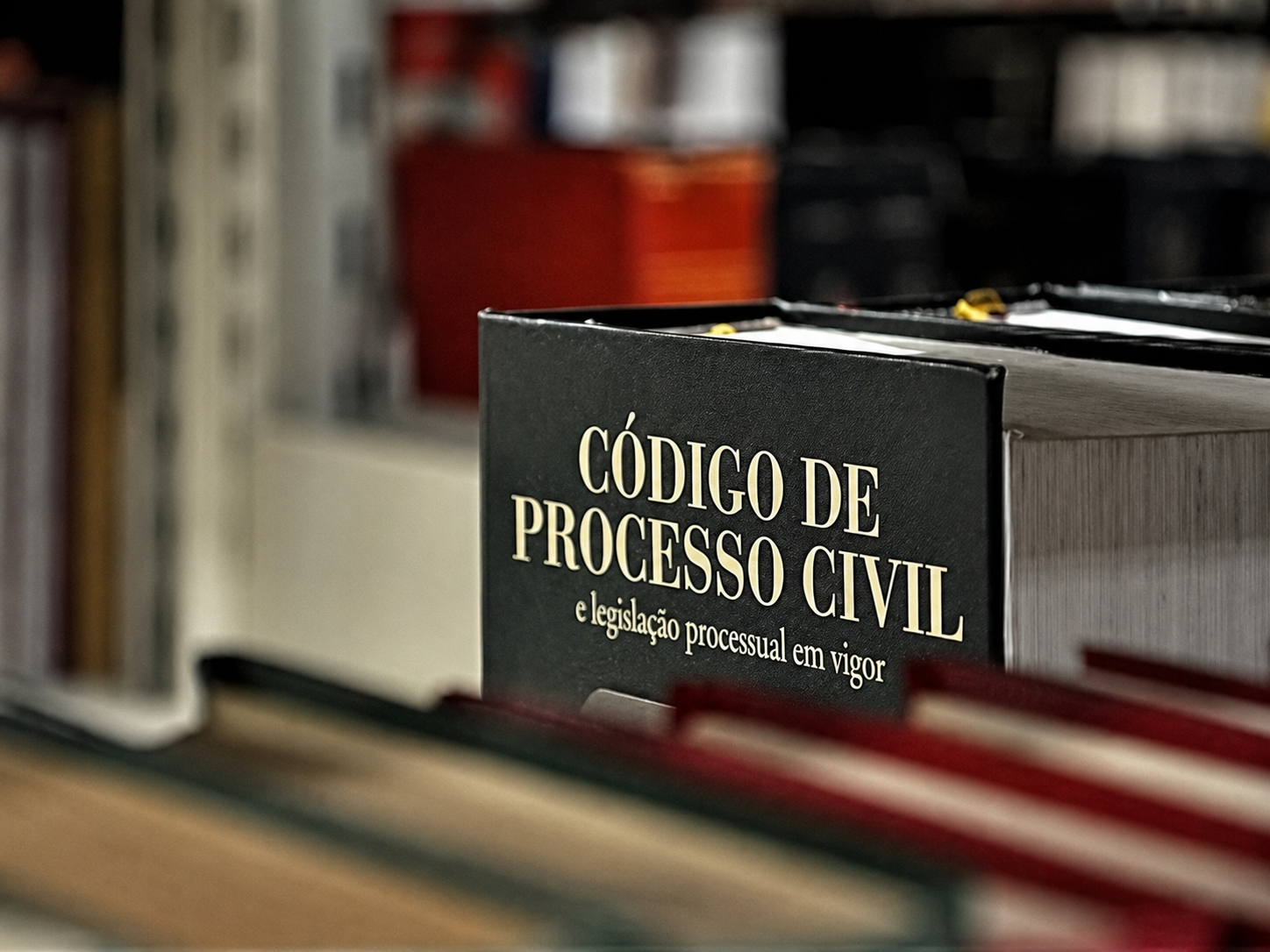 Gratuidade da Justiça: Novos Critérios do Senado Resolvem o Problema ou Criam Outro?