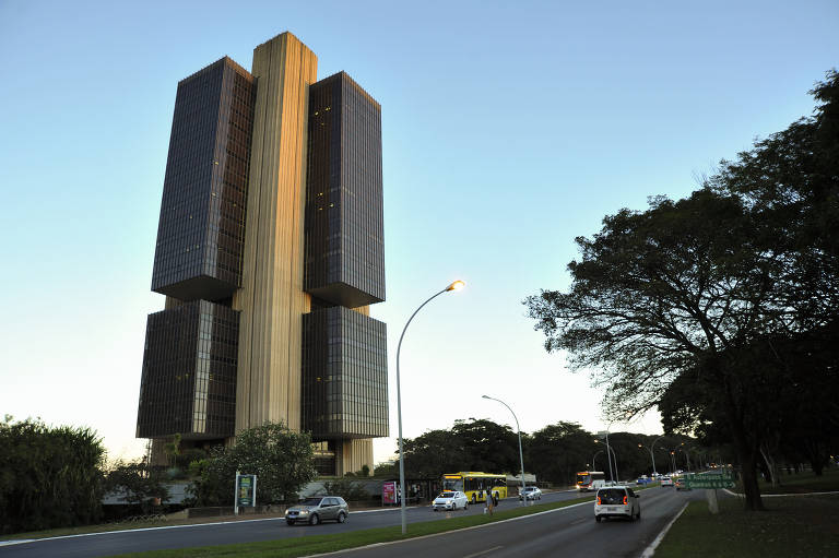POSSO RENEGOCIAR DÍVIDA RURAL SEM SEGURO? O QUE A NORMA REALMENTE DIZ (E O QUE O GERENTE NÃO CONTA)