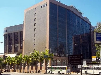 JUSTIÇA CONDENA BANCO A DEVOLVER R$ 190 MIL APÓS GOLPE DA FALSA CENTRAL: O QUE ISSO SIGNIFICA PARA VOCÊ