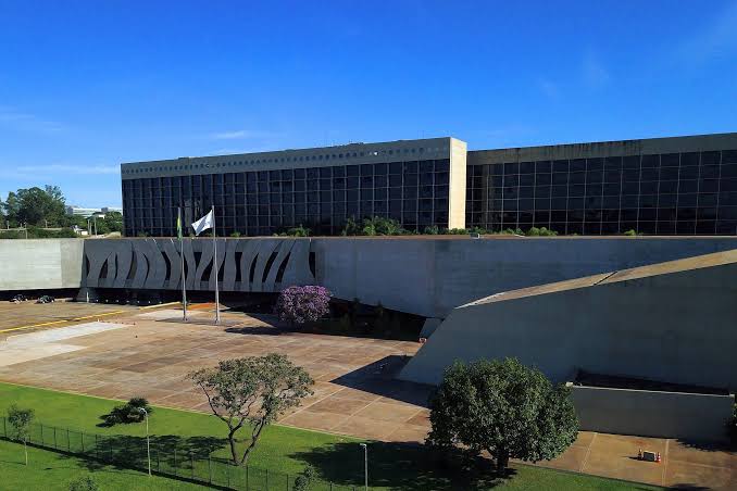 Plano de saúde “empresarial” só para a família? Entenda o falso coletivo e como recuperar o que foi pago a mais